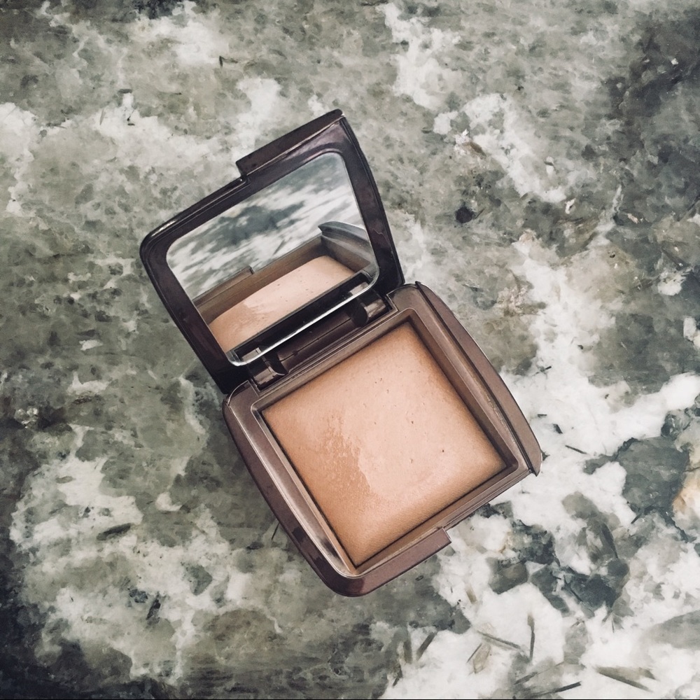 Hourglass Ambient Lighting Powder Radiant Light